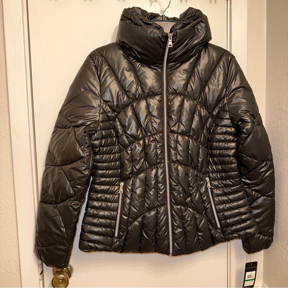 Junior Girls Quilted Puffer Jacket Size M Brand Guess Color Black.